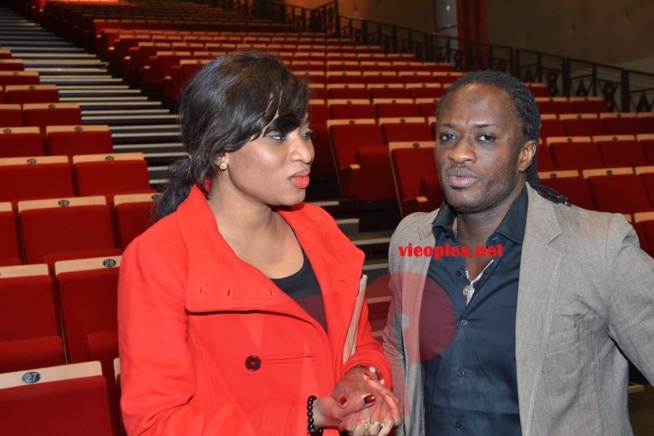 Pape Birahim en toute complicité avec Khady l'assistante de Ngoné Ndour du label Prince Art. Pape Birahim en toute complicité avec Khady l'assistante de Ngoné Ndour du label Prince Art.