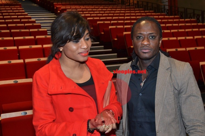 Pape Birahim en toute complicité avec Khady l'assistante de Ngoné Ndour du label Prince Art. Pape Birahim en toute complicité avec Khady l'assistante de Ngoné Ndour du label Prince Art.