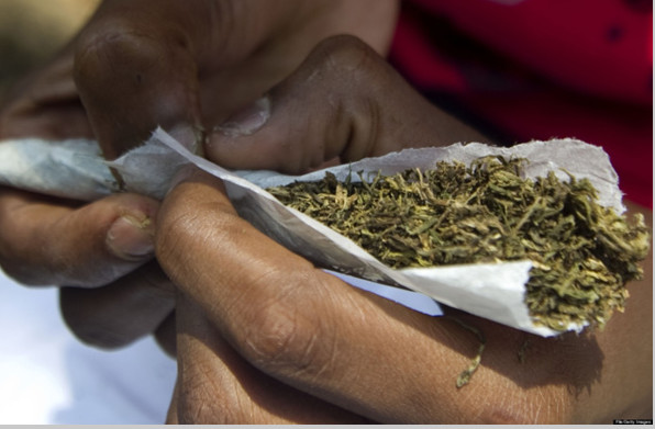 Thiès / Le dealer de 60 ans se confie: "Je ne suis pas un trafiquant. Je souffre d’asthme et le chanvre indien me soulage» Thiès / Le dealer de 60 ans se confie: "Je ne suis pas un trafiquant. Je souffre d’asthme et le chanvre indien me soulage»