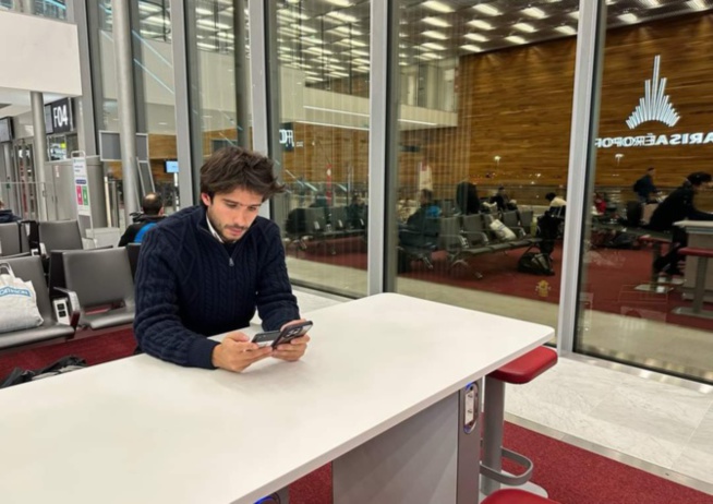 L'avocat d'Ousmane Sonko, Me Juan Branco, échappe de justesse, à une arrestation... L'avocat d'Ousmane Sonko, Me Juan Branco, échappe de justesse, à une arrestation...