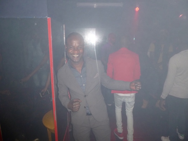 Le rendez-vous dominical de Paris, Adama Diagne et sa bande chauffent le Star Night. Regardez les images