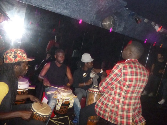 Le rendez-vous dominical de Paris, Adama Diagne et sa bande chauffent le Star Night. Regardez les images