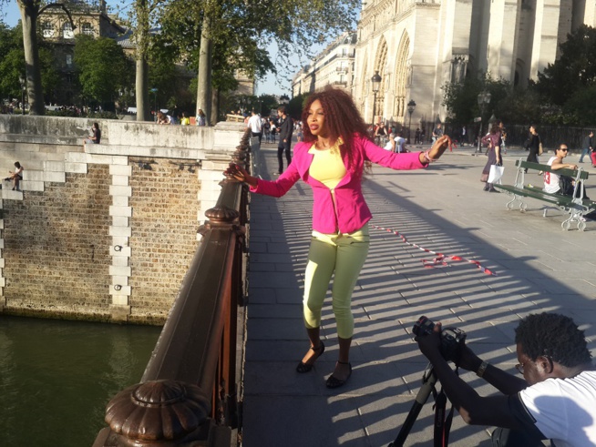 Les images de la nouvelle vidéo de Jule Danseman le nouveau chouchou des Parisiens avec Art bi Management. Les images de la nouvelle vidéo de Jule Danseman le nouveau chouchou des Parisiens avec Art bi Management.