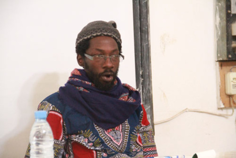 Fadel Barro, coordonnateur du mouvement "Yen a marre": "Macky Sall ne peut pas nous vendre la transhumance comme une valeur" Fadel Barro, coordonnateur du mouvement "Yen a marre": "Macky Sall ne peut pas nous vendre la transhumance comme une valeur"