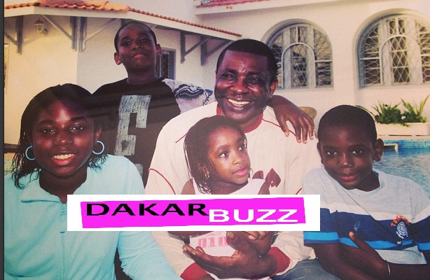 Une photo rare – Youssou Ndour en toute complicité avec ses enfants
