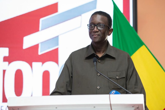 CÉRÉMONIE DE LANCEMENT DE TRAVAUX ROUTIERS DANS LA REGION DE DAKAR PAR MONSIEUR AMADOU BA PREMIER MINISTRE DE LA REPUBLIQUE DU SENEGAL CÉRÉMONIE DE LANCEMENT DE TRAVAUX ROUTIERS DANS LA REGION DE DAKAR PAR MONSIEUR AMADOU BA PREMIER MINISTRE DE LA REPUBLIQUE DU SENEGAL