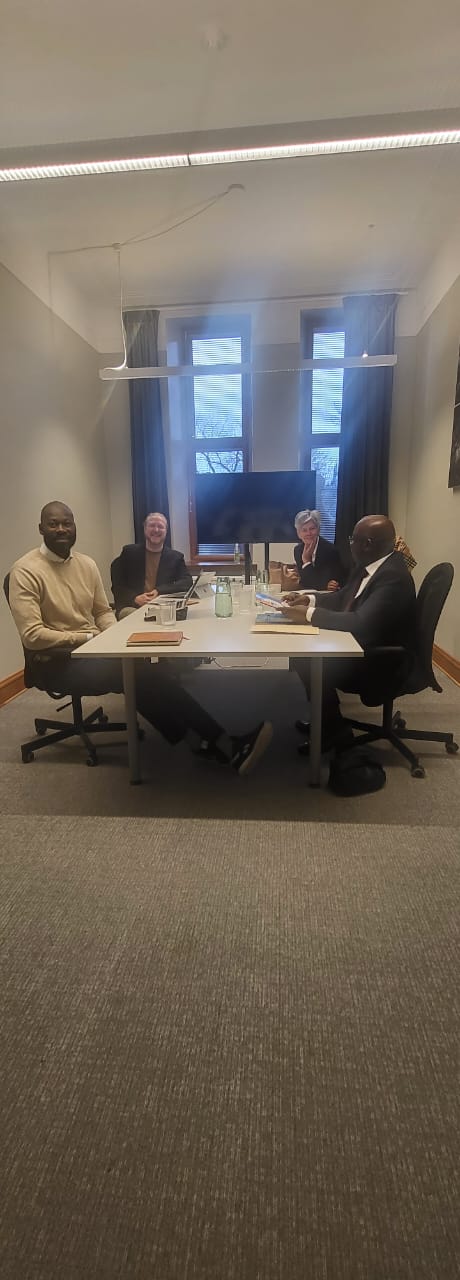 Le Président Mbagnick Diop du MEDS en mission économique à Helsinki au Finland. Le Président Mbagnick Diop du MEDS en mission économique à Helsinki au Finland.
