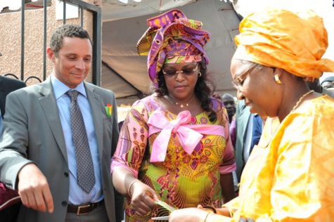 La Première Dame Marème Sall, marraine de la maternité Bintou Sonko de Diass