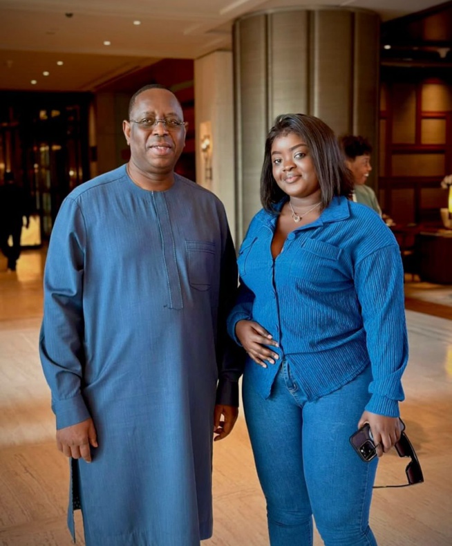 Rencontre inattendue : Awash Kitty et des jeunes de l'APR photographiés avec Macky Sall dans le hall d'un hôte