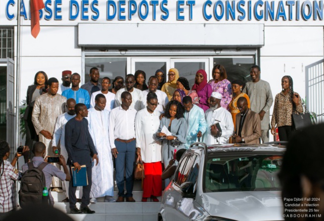 Présidentielle 2024: La Coalition Papa Djibril Fall Président, a déposé sa caution, ce lundi Présidentielle 2024: La Coalition Papa Djibril Fall Président, a déposé sa caution, ce lundi