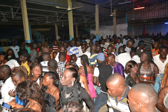 Les commandos de THIES à l'assaut du "Rakadiou" de Pape Diouf et la génération consciente.Regardez Les commandos de THIES à l'assaut du "Rakadiou" de Pape Diouf et la génération consciente.Regardez