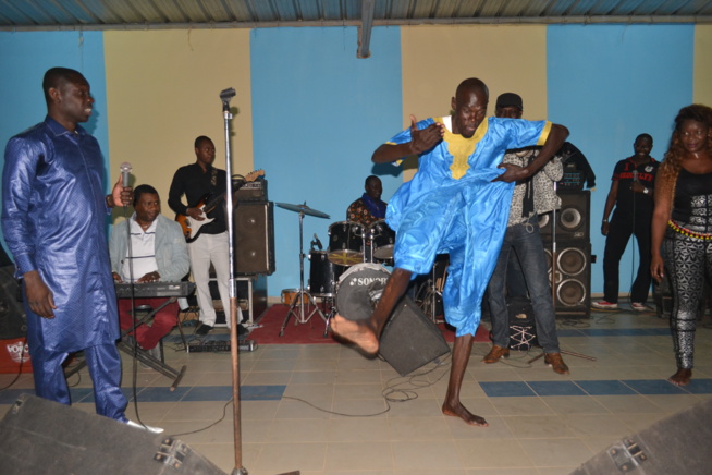 Les commandos de THIES à l'assaut du "Rakadiou" de Pape Diouf et la génération consciente.Regardez Les commandos de THIES à l'assaut du "Rakadiou" de Pape Diouf et la génération consciente.Regardez