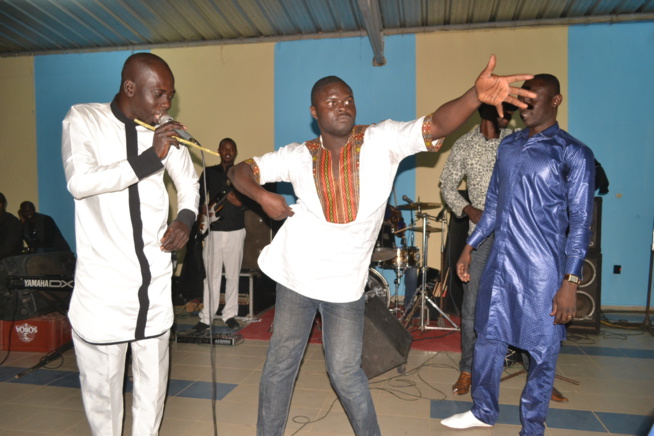 Les commandos de THIES à l'assaut du "Rakadiou" de Pape Diouf et la génération consciente.Regardez Les commandos de THIES à l'assaut du "Rakadiou" de Pape Diouf et la génération consciente.Regardez