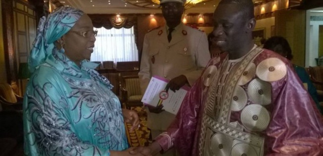 Pape Diouf va en guerre contre le paludisme. Regardez !!! Pape Diouf va en guerre contre le paludisme. Regardez !!!