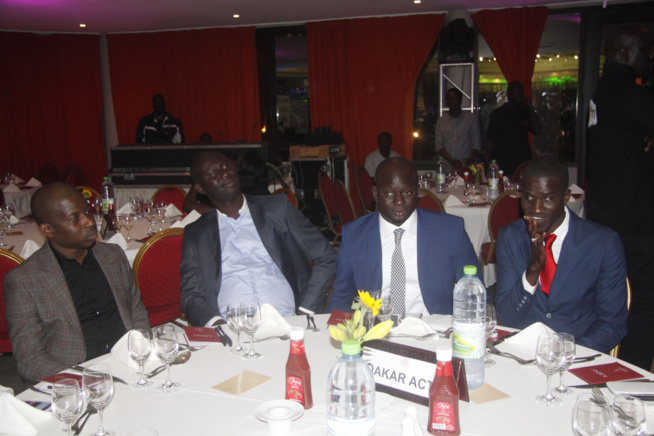 20 Images: Quand Aziz Ndiaye innove encore dans la lutte avec un face to face chic et glamour au Terroubi entre Tyson et Gris Bordeau. Regardez 20 Images: Quand Aziz Ndiaye innove encore dans la lutte avec un face to face chic et glamour au Terroubi entre Tyson et Gris Bordeau. Regardez