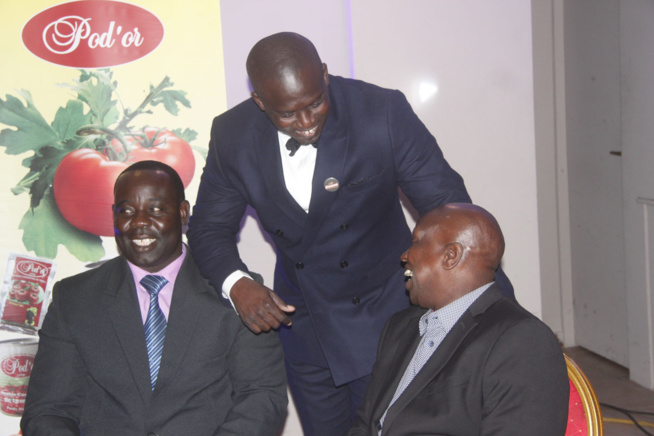 20 Images: Quand Aziz Ndiaye innove encore dans la lutte avec un face to face chic et glamour au Terroubi entre Tyson et Gris Bordeau. Regardez 20 Images: Quand Aziz Ndiaye innove encore dans la lutte avec un face to face chic et glamour au Terroubi entre Tyson et Gris Bordeau. Regardez