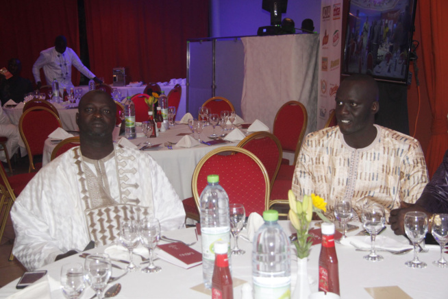 20 Images: Quand Aziz Ndiaye innove encore dans la lutte avec un face to face chic et glamour au Terroubi entre Tyson et Gris Bordeau. Regardez 20 Images: Quand Aziz Ndiaye innove encore dans la lutte avec un face to face chic et glamour au Terroubi entre Tyson et Gris Bordeau. Regardez