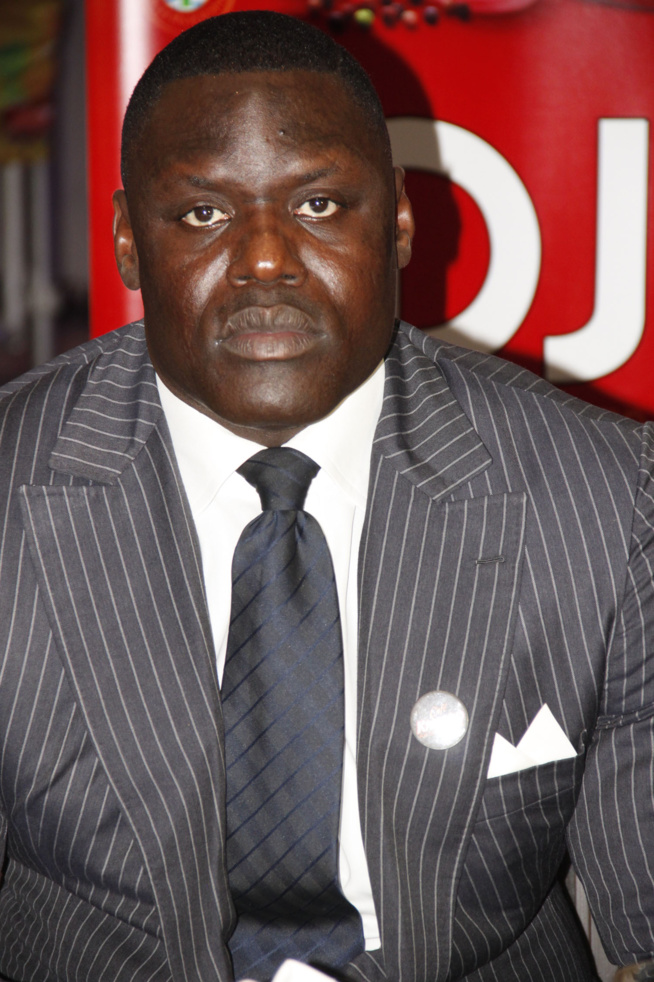 20 Images: Quand Aziz Ndiaye innove encore dans la lutte avec un face to face chic et glamour au Terroubi entre Tyson et Gris Bordeau. Regardez 20 Images: Quand Aziz Ndiaye innove encore dans la lutte avec un face to face chic et glamour au Terroubi entre Tyson et Gris Bordeau. Regardez