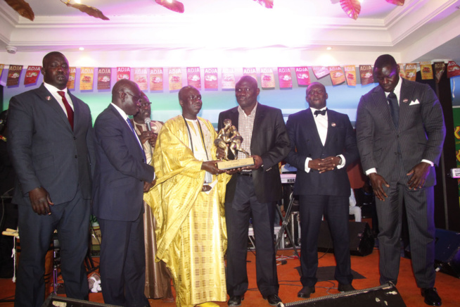 20 Images: Quand Aziz Ndiaye innove encore dans la lutte avec un face to face chic et glamour au Terroubi entre Tyson et Gris Bordeau. Regardez 20 Images: Quand Aziz Ndiaye innove encore dans la lutte avec un face to face chic et glamour au Terroubi entre Tyson et Gris Bordeau. Regardez