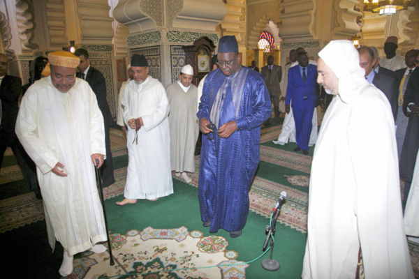 Le Président Macky Sall en pèlerinage au mausolée de Cheikh Ahmed Tidiane Chérif Le Président Macky Sall en pèlerinage au mausolée de Cheikh Ahmed Tidiane Chérif