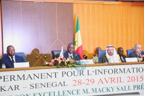 Macky Sall tance les islamistes: "Par des actes insensés une minorité d’illuminés veut prendre en otage notre belle religion" Macky Sall tance les islamistes: "Par des actes insensés une minorité d’illuminés veut prendre en otage notre belle religion"