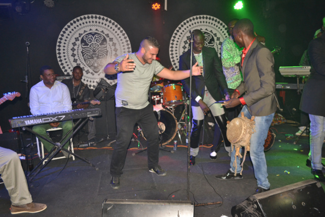 Les images du "Show rakadiou" de Pape Diouf au Baramundi. Regardez