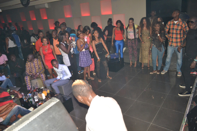 Les images du "Show rakadiou" de Pape Diouf au Baramundi. Regardez