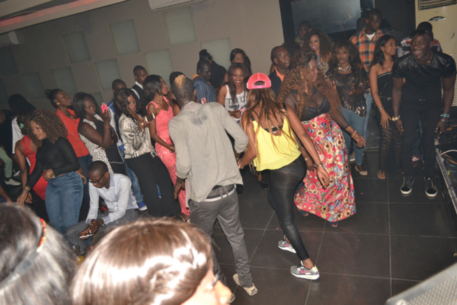 Les images du "Show rakadiou" de Pape Diouf au Baramundi. Regardez