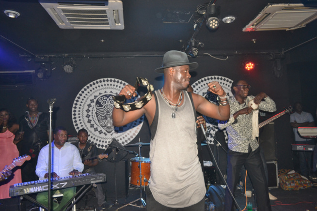 Les images du "Show rakadiou" de Pape Diouf au Baramundi. Regardez