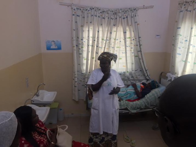 La première dame Marième Faye Sall rend une visite surprise aux malades d'Albert Royer La première dame Marième Faye Sall rend une visite surprise aux malades d'Albert Royer