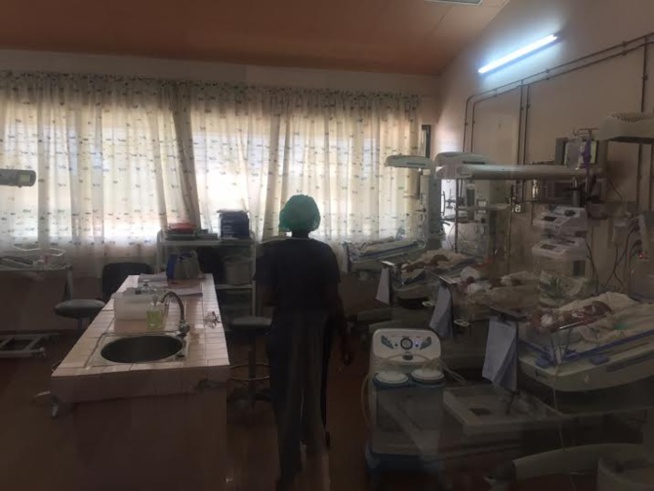 La première dame Marième Faye Sall rend une visite surprise aux malades d'Albert Royer La première dame Marième Faye Sall rend une visite surprise aux malades d'Albert Royer