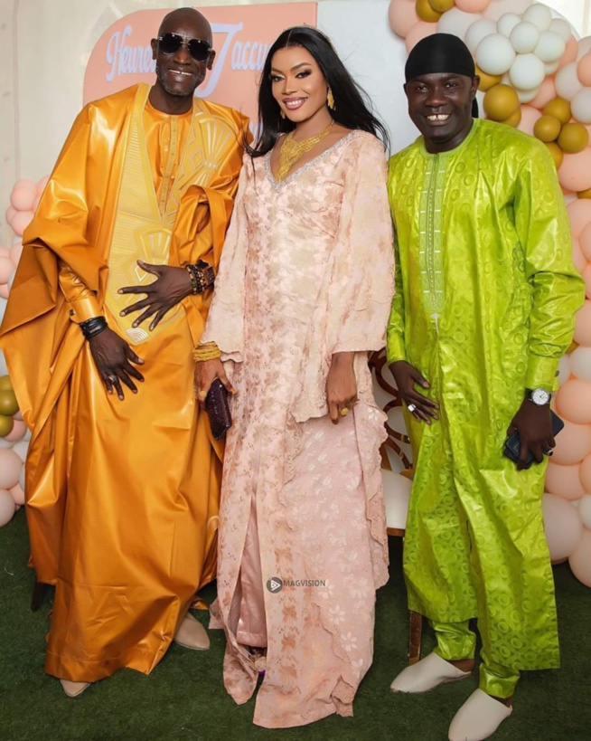 La deuxième femme éclatante : En images le baptême de la fille de Sanekh La deuxième femme éclatante : En images le baptême de la fille de Sanekh