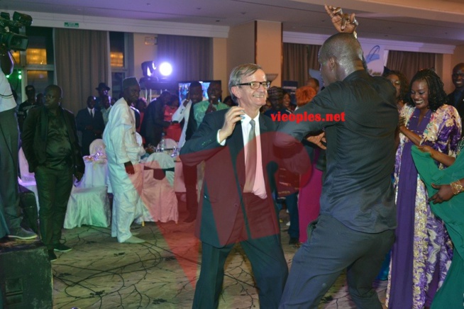 Soirée de gala du port: Pape Diouf assure son show spectacle devant les employés de Cheikh Kanté.Regardez