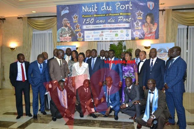 Soirée de gala du port: Pape Diouf assure son show spectacle devant les employés de Cheikh Kanté.Regardez Soirée de gala du port: Pape Diouf assure son show spectacle devant les employés de Cheikh Kanté.Regardez