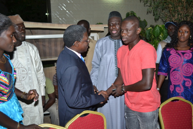 1er Mai Tamba féte le travail avec Pape Diouf qui inonde le camp Mamadou Lamine Dramé. Regardez