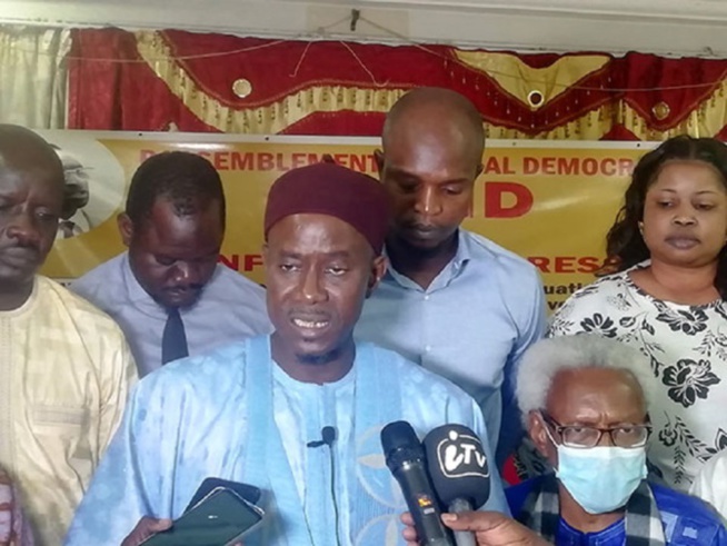 « Suppression » du parrainage Le Rnd retire sa candidature et dénonce «une escroquerie» « Suppression » du parrainage Le Rnd retire sa candidature et dénonce «une escroquerie»