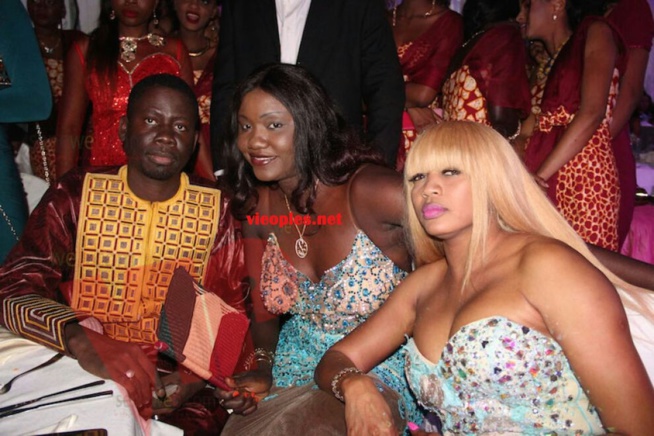 La classe et la prestence repndent aux deux soeurs unies Collé Faye et Oumou Provocation. La classe et la prestence repndent aux deux soeurs unies Collé Faye et Oumou Provocation.