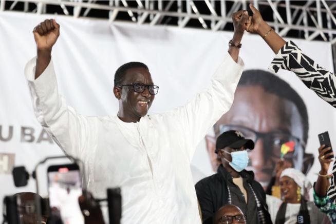 MOBILISATION EXCEPTIONNELLE DU MOUVEMENT NIEUP AU MONUMENT DE LA RENAISSANCE MOBILISATION EXCEPTIONNELLE DU MOUVEMENT NIEUP AU MONUMENT DE LA RENAISSANCE