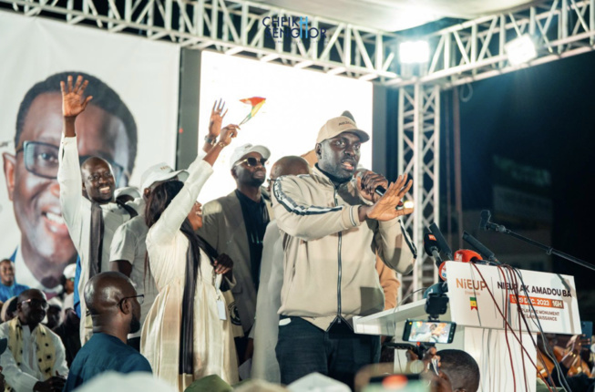 MOBILISATION EXCEPTIONNELLE DU MOUVEMENT NIEUP AU MONUMENT DE LA RENAISSANCE MOBILISATION EXCEPTIONNELLE DU MOUVEMENT NIEUP AU MONUMENT DE LA RENAISSANCE