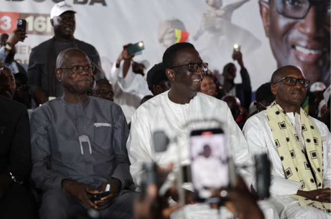 MOBILISATION EXCEPTIONNELLE DU MOUVEMENT NIEUP AU MONUMENT DE LA RENAISSANCE MOBILISATION EXCEPTIONNELLE DU MOUVEMENT NIEUP AU MONUMENT DE LA RENAISSANCE