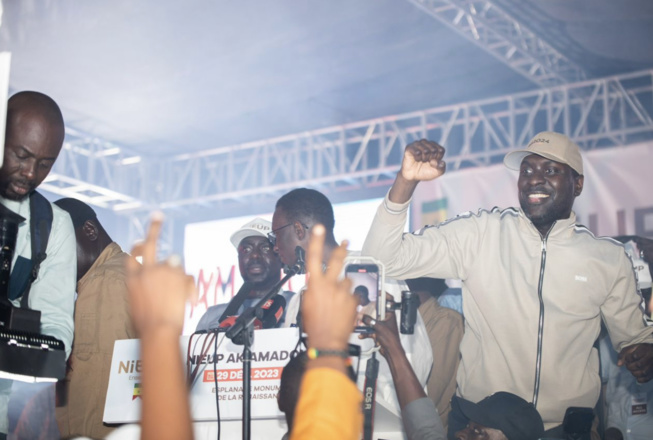 MOBILISATION EXCEPTIONNELLE DU MOUVEMENT NIEUP AU MONUMENT DE LA RENAISSANCE MOBILISATION EXCEPTIONNELLE DU MOUVEMENT NIEUP AU MONUMENT DE LA RENAISSANCE