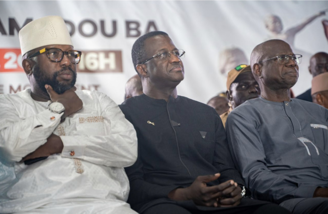 MOBILISATION EXCEPTIONNELLE DU MOUVEMENT NIEUP AU MONUMENT DE LA RENAISSANCE MOBILISATION EXCEPTIONNELLE DU MOUVEMENT NIEUP AU MONUMENT DE LA RENAISSANCE