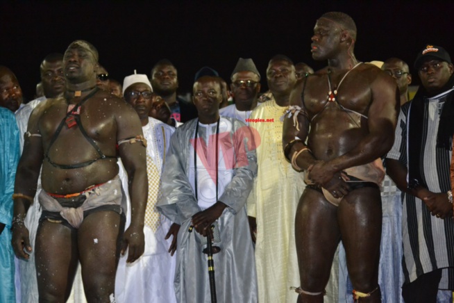 Le premier choc de Aziz Production: L'écurie  Fass humilie l'écurie Boul Falé Tyson mord la poussière du stade Demba Diop face à Gris Bordeau. Revivez les moments forts.