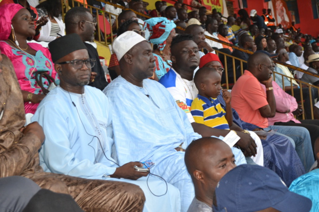 Le premier choc de Aziz Production: L'écurie Fass humilie l'écurie Boul Falé Tyson mord la poussière du stade Demba Diop face à Gris Bordeau. Revivez les moments forts. Le premier choc de Aziz Production: L'écurie Fass humilie l'écurie Boul Falé Tyson mord la poussière du stade Demba Diop face à Gris Bordeau. Revivez les moments forts.