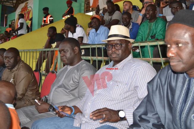 Le premier choc de Aziz Production: L'écurie  Fass humilie l'écurie Boul Falé Tyson mord la poussière du stade Demba Diop face à Gris Bordeau. Revivez les moments forts.