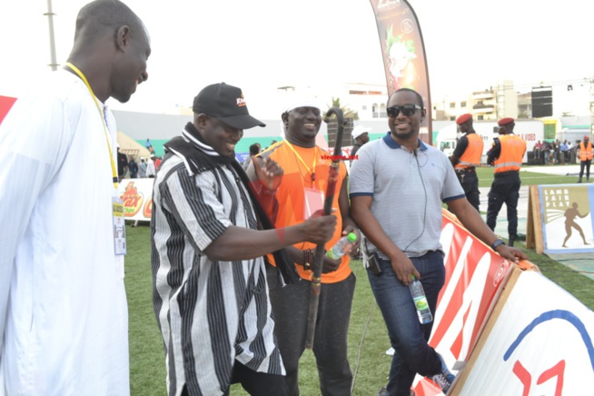 Le premier choc de Aziz Production: L'écurie Fass humilie l'écurie Boul Falé Tyson mord la poussière du stade Demba Diop face à Gris Bordeau. Revivez les moments forts. Le premier choc de Aziz Production: L'écurie Fass humilie l'écurie Boul Falé Tyson mord la poussière du stade Demba Diop face à Gris Bordeau. Revivez les moments forts.