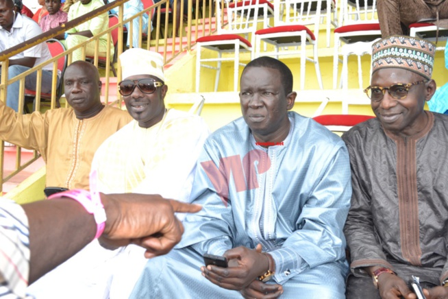 Le premier choc de Aziz Production: L'écurie  Fass humilie l'écurie Boul Falé Tyson mord la poussière du stade Demba Diop face à Gris Bordeau. Revivez les moments forts.