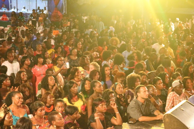 Les images de la soirée de gala de la reine du djolof band Viviane à Kayraba hotél en Gambie.Regardez Les images de la soirée de gala de la reine du djolof band Viviane à Kayraba hotél en Gambie.Regardez