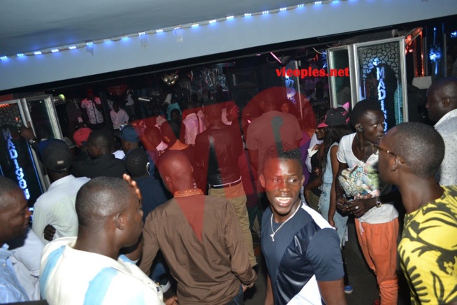 Pape Diouf et sa génération consciente chauffent le Madison et vous donnent rendez- vous ce Vendredi dans 100% show rakadiou avec les vip. Regardez. Pape Diouf et sa génération consciente chauffent le Madison et vous donnent rendez- vous ce Vendredi dans 100% show rakadiou avec les vip. Regardez.