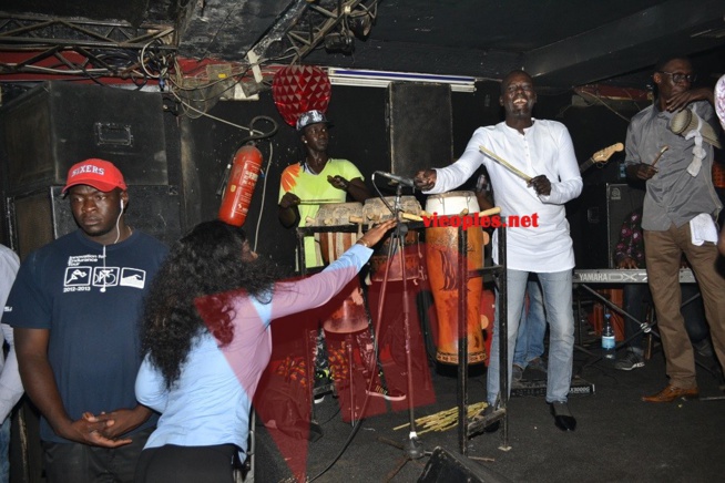 Pape Diouf et sa génération consciente chauffent le Madison et vous donnent rendez- vous ce Vendredi dans 100% show rakadiou avec les vip. Regardez. Pape Diouf et sa génération consciente chauffent le Madison et vous donnent rendez- vous ce Vendredi dans 100% show rakadiou avec les vip. Regardez.